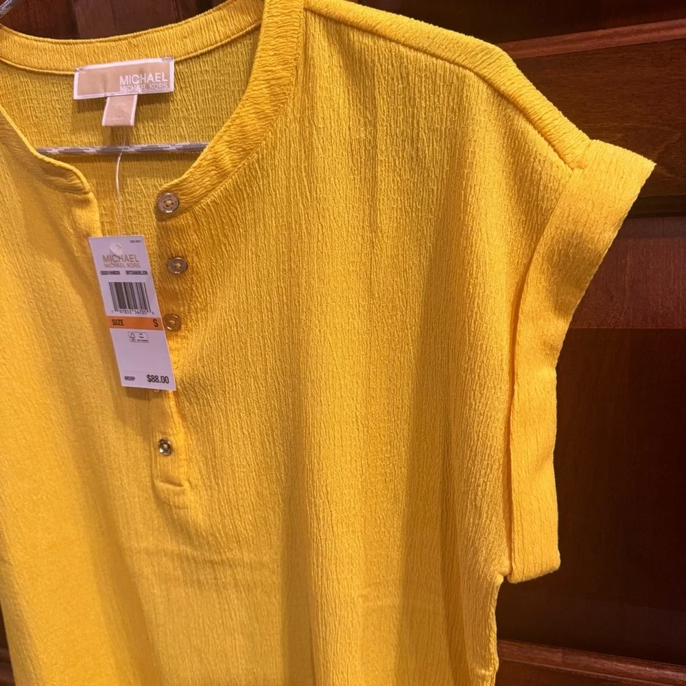 NWT Michael Kors Bright Dandelion Crinkled Fabric Blouse Size S / P